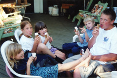 img049